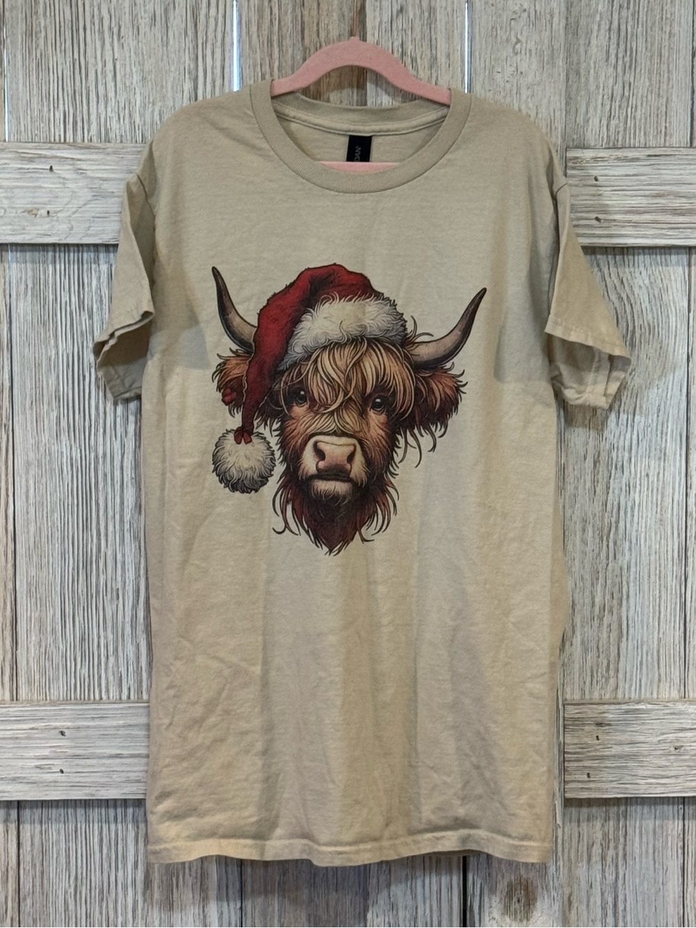Holiday Cow Graphic Tee - Beige with Red Santa Hat Sz S